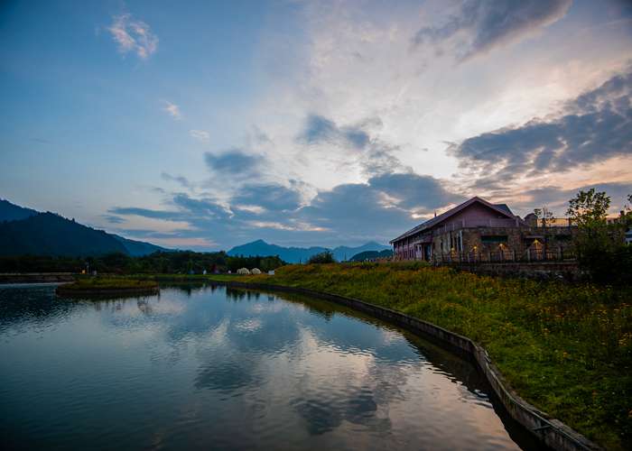 成都出租车协会开了个会，却意外透露了自驾游的隐藏玩法？-第1张图片-成都租车公司